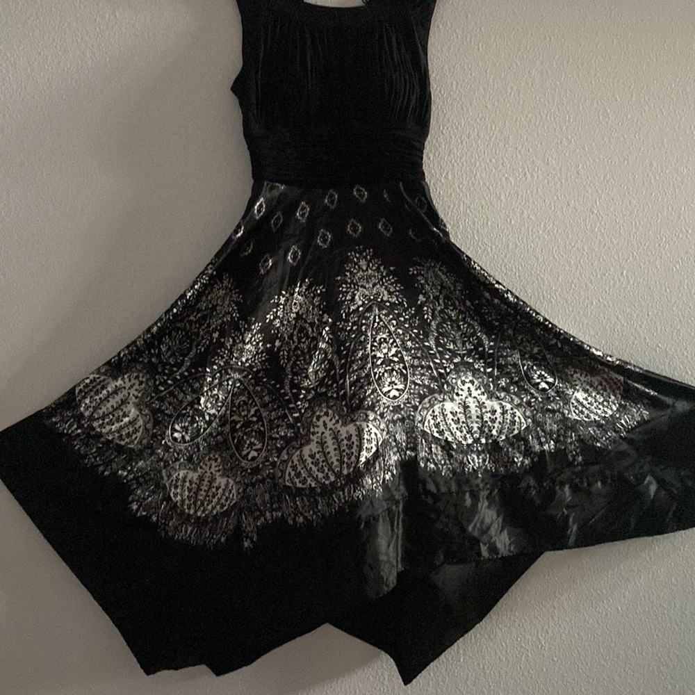 Dress. - Picture 8 of 8